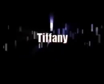 Teen Brünette, Tiffany Tatum Spielt Mit Ihren Weichen Füßen, Während Sie Ein Neues Porno-Video Machen