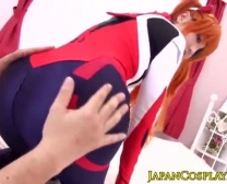 Cosplay Japans Meisje Die Haar Kut In De Spiegel Behaagt
