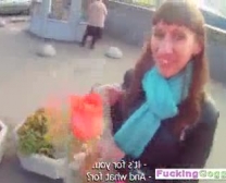 امرأة سمراء الروسية غريب يحصل مسمر على الأريكة