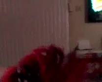 حمراء الشعر الفرخ لديها جوارب بيضاء وحصلت مارس الجنس أصعب من أي وقت مضى في غرفة نومها