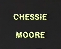 Busty Charley Moore Uderzył Przed Ssaniem Mięsa.