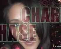 Charley Chase Es Una Gran Morena Titted Que Le Gusta Masturbarse Con Un Vibrador Y Una Crema