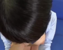 Estudante Japonesa Estava Sendo Gravada, Enquanto Dildo A Sua Incrível Buceta E Esfregando Seu Clitóris Do Prazer.