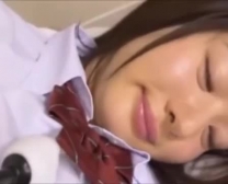 Menina Japonesa, Kunihiko Ora Está Provocando Sua Buceta Com Um Vibrador Antes De Ter Sexo Anal.