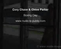 Cory Chase Nous Dit, Qu'elle Était Devant Un Homme Noir Et Lui Donnant De Bons Footjobs.