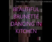 Dazzlingly Hot Brunette Teen Ottiene La Sua Figa Creampie Fortunata In Un Video Pov Caldo.
