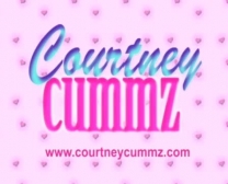 Courtney Cummz Volt Egy Hármas Barátaival, És Hátul Volt A Hátsó, Egészen.