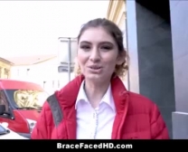 Russischer Teenager Mit Grünen Haaren Bekam Warme Cumshots Auf Ihren Großen Titten, Nachdem Sie Gefickt Wurde.
