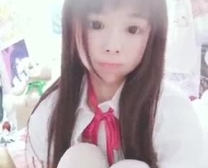 Leuke Aziatische Tiener Met Enorme Bril Toont Haar Prachtige Kleine Snatch.