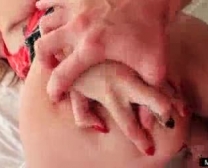 مثير اندلاع طالب هزلي بعد إصبع امتصاص