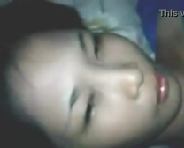 Indonezyjski Nastolatek Krzyk Kończy Jej Usta Otwarte Na Szalę Cum