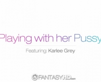 Karlee Grey Parece Impertinente, Seus Mamilos São Jiggleses E Sua Buceta Está Aberta Para Uma Boa Foda.