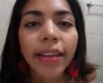 Sletterig Colombiaans Meisje Gebruikt Een Glazen Dildo Terwijl Ze Een Enorme Lul Pijpt En Geniet Er Enorm Van