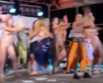 Blatte Frauen Tanzen Zusammen
