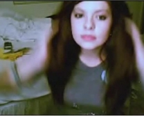 Süßes Mädchen Zeigt Ihren Körper Vor Der Webcam