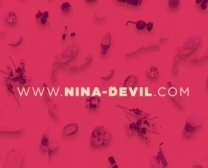 Nina Devil Liebt Zwei Schwänze Um Zu Mir Sehr