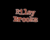 La Ragazza Irlandese, Riley Reid, Ha Sedotto Il Fidanzato Della Sua Migliore Amica Ed È Venuta A Casa Sua Per Fare Sesso.