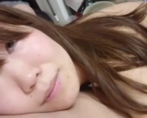 Adolescente Giapponese Sexy Che Gioca Con Un Cazzo Duro