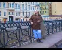 Haar Rondborstige Russische Vriendin Speelde In Een Camera