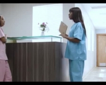 Ana Foxxx Está Secretamente Tocando Seus Mamilos Inchados Enquanto Pega O Pau Duro De Seu Cliente Com Tesão