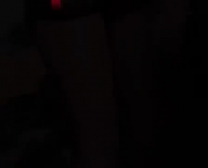 امرأة سمراء المؤخرة الكبيرة ، تفتح تينا فالي ساقيها على مصراعيها لتصبح نجمة إباحية في وقت قريب جدًا