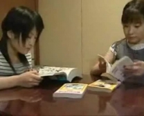 Studente Giapponese Viene Leccato In Profondità Dall'insegnante