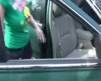 Follando Una Novia Cachonda De 18 Años En El Taxi