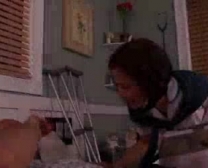 Enfermera Madura, Rosella Asfalta Sabe Mucho Lo Que Le Gusta Mientras Se Lo Da A Sus Pacientes.