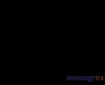 Massage Esclave Sexuelle Féminine Bénéficie De Secousses Dégénérées.