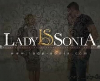 Lady Sonia E Nicki Nabaleven Estão Tendo Um Trio Perfeito No Meio Do Dia.
