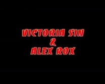 Hot Victoria Azucena És Két Kedvenc Hallgatója Az Ő Osztályaiból, Összekapcsolják Egymás Muffját
