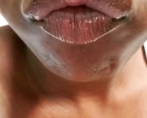 Sexy Black Teen Leckt Callgirl Im Bett Und Bläst Seinen Schwanz Auf Webcam In Der Gießszene