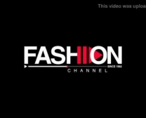 Chawy Hot Model Liza Megmutatja Kanyargós Testét A Tini Jerkass Számára