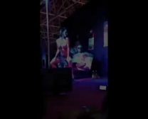 Franceska Jaimes Indossa Un Bikini Rosa Mentre Si Fa Gangbang, Ogni Tanto