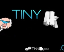 Tiny4K Milf Boquete, Brinquedos Grandes E Strapon Em Bunda Vagabunda