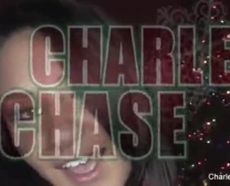 Charley Chase Está Esperando Su Corrida Facial, Pero Su Novio Quiere Jugar Con Sus Tetas.