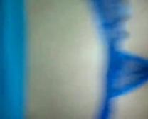 تظهر جبهة مورو شقراء قرنية جسدها الجسدي من التقاط كاميرا ويب