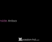 Anissa Kate Et Aj Applegate Font Un Trio Lors D'un Trio Avec Leur Nouveau Voisin Marié.