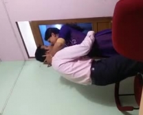مدرس الجنس الهندي يحصل على جنس من طالبها