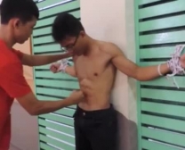 Cfnm Aziatische Jongen Blaast Strippers Haan En Sc