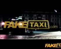 Big Boobs Taxi Slut Dostaje Fantastyczny Pusylick I Kurwa W Kabinie Pasażerskiej