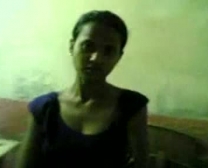 Ondeugende Indiase Babe Gaf Een Titjob Aan Haar Kamergenoot En Werd Toen Heel Hard Geneukt