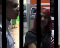 Az Orosz Kislány Meg Akarja Lőni, Mert Elkapta A Shopliftingot, Így Forró Szex.