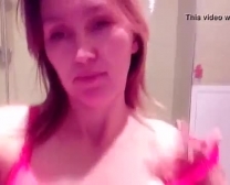 Russisch Meisje Masturbeert In De Keuken Met Een Grote, Witte Dildo, Na Het Eten Van Verse Sperma.