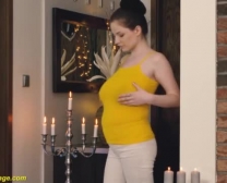 Tiener Preggo Chick In Thongs Strippen Lacy Blouse.