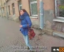 Zoete Tsjechische Tiener Met Kleine Tieten Draagt Haar Beste Jurk Terwijl Hij Zich Klaarmaakt Om Anaal Te Hebben.