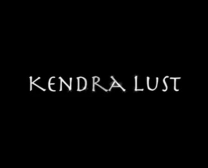 Sexy Kendra Mendes Está Haciendo Cosas Muy Traviesas Con Extraños, Frente A La Cámara