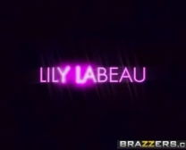Lily Labeau Busty Babe Toma Un Masaje.
