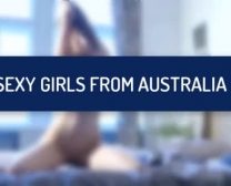 Mooie Australische Milf Met Lang Haar Houdt Haar Benen Hoog En Wordt Geneukt Als Een Slet