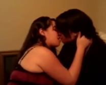 Lesbijki Kochali Się Na Kanapie, Kiedy Nomika Daniels Zaczęła Dokuczać Im Miękkimi Ustami